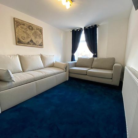 Aquarius Apartment - Sea View - Sleeps Seven Блекпул Екстериор снимка