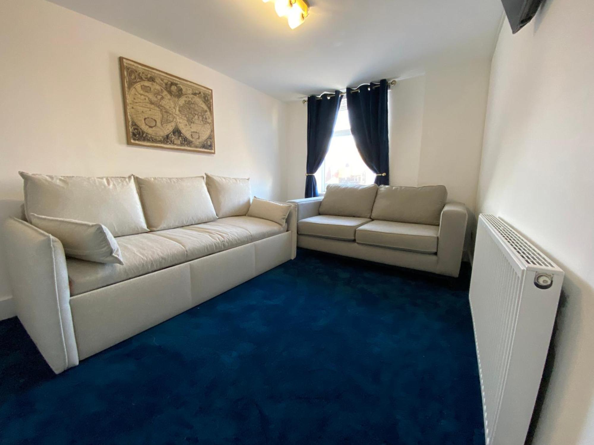 Aquarius Apartment - Sea View - Sleeps Seven Блекпул Екстериор снимка